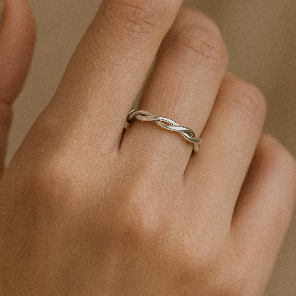 編み込みスキニーリングシルバー – J&CO Jewellery