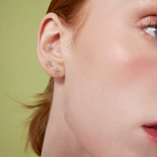 Color:White Gold
Option:Single
Option:Pair