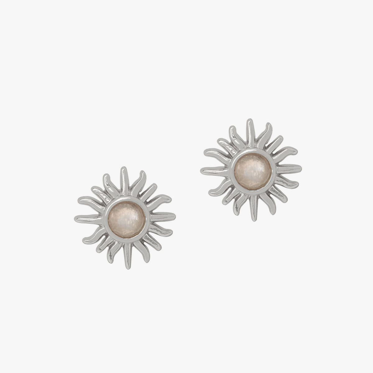 Orecchini a bottone in argento sterling 925 placcato oro con finitura liscia e taglio a scacchi a forma di triangolo con pietra di luna arcobaleno naturale - Italia Orecchini a bottone in argento sterling 925 placcato oro con finitura liscia e taglio a scacchi a forma di triangolo con pietra di luna arcobaleno naturale - Italia