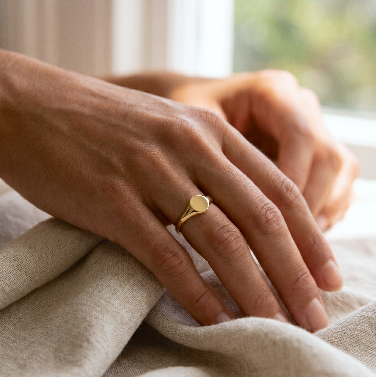 Minimal Signet Ring Gold – J&CO Jewellery