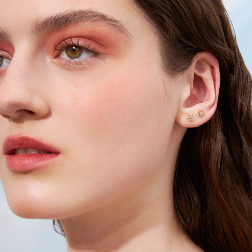 Color:Yellow Gold
Option:Single
Option:Pair