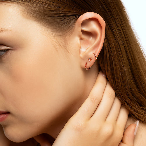 Kleine endlose Reifenohrringe