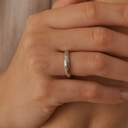 แหวนโดมสตาร์เบิร์สสีเงิน