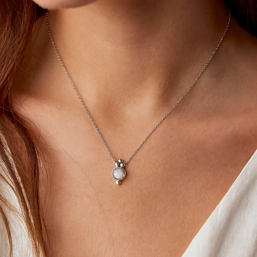 オパールトリニティネックレス