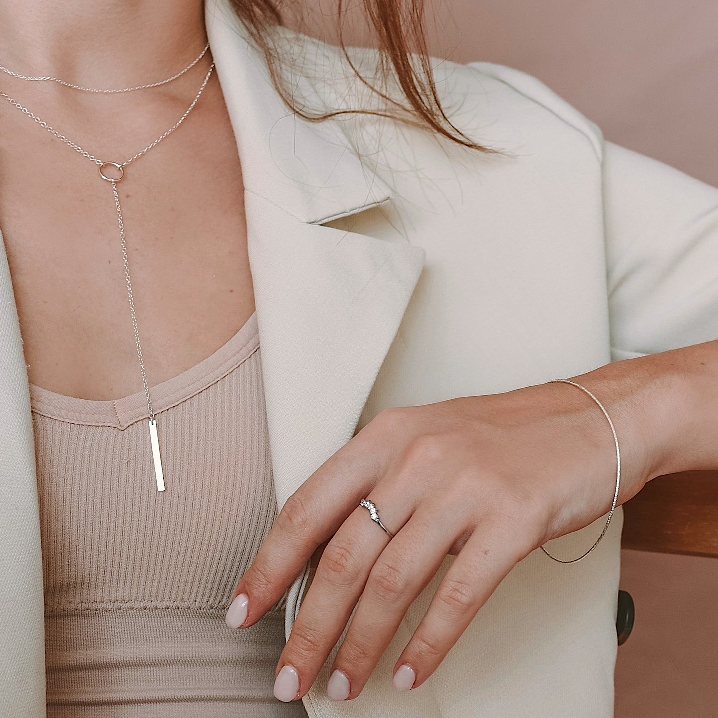 Minimalistyczny pierścionek z wzorem jodełki, srebrny