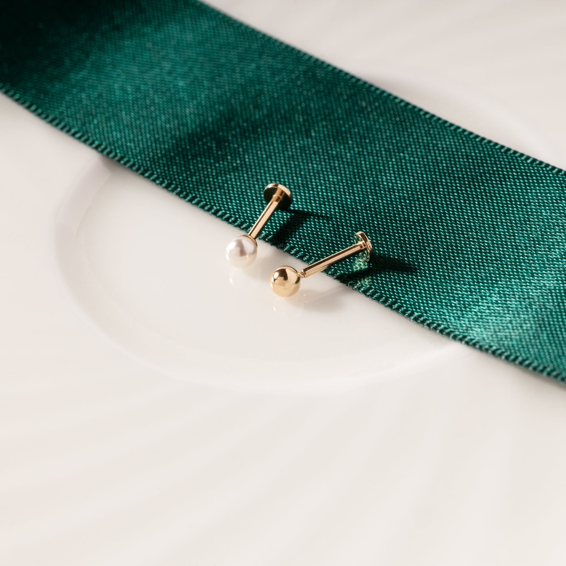 Color:Yellow Gold
Post Length:6.5mm
Post Length:5mm
Post Length:8mm