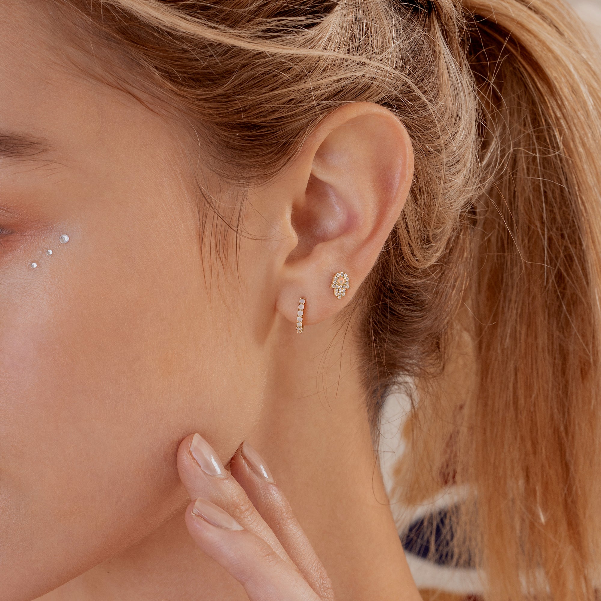 Color:Yellow Gold
Option:Single
Option:Pair