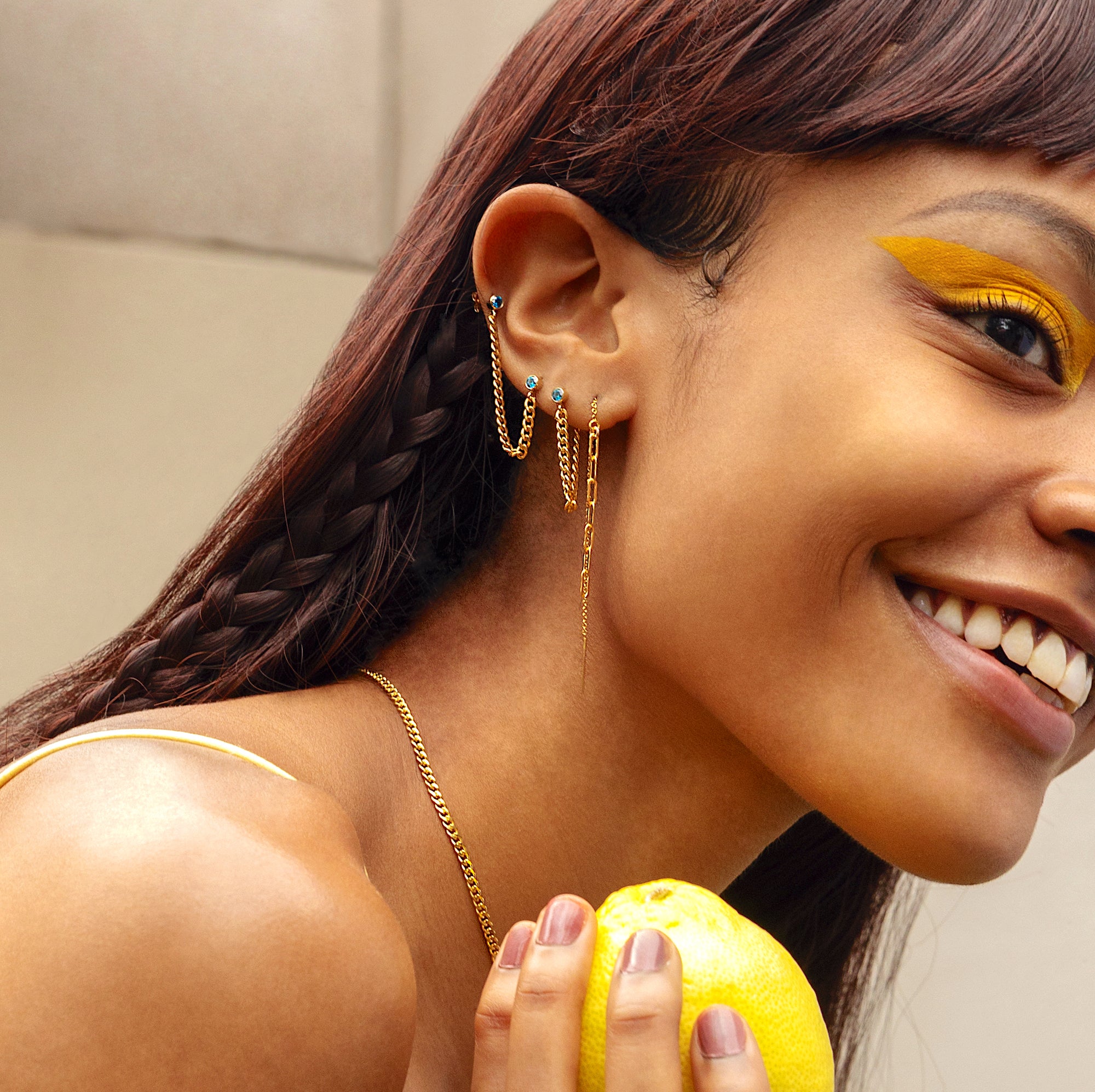 Orecchini con catena curb e lunetta in zaffiro