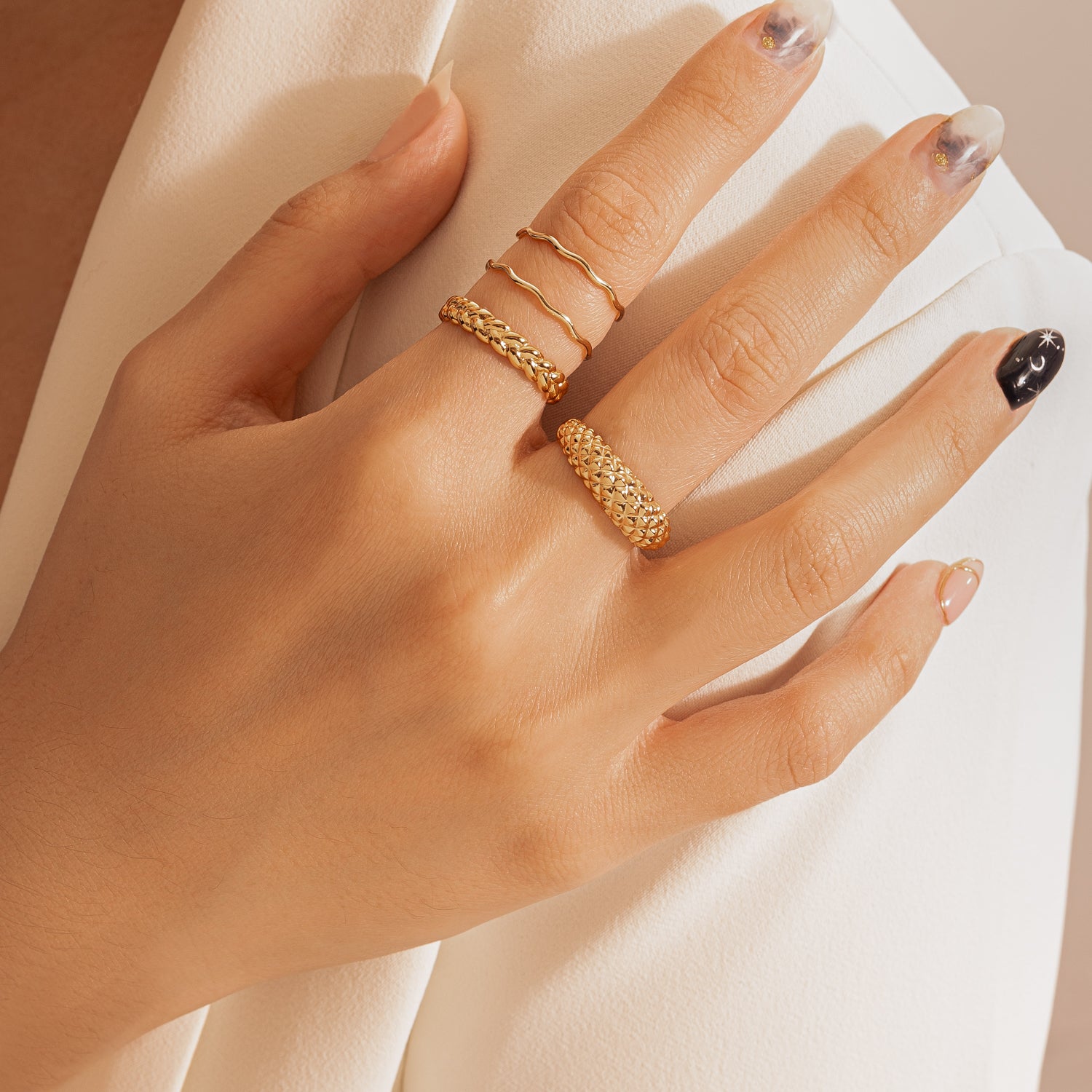 尖刺圓頂金戒指