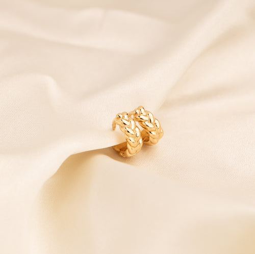Geflochtene Gold-Huggie-Ohrringe