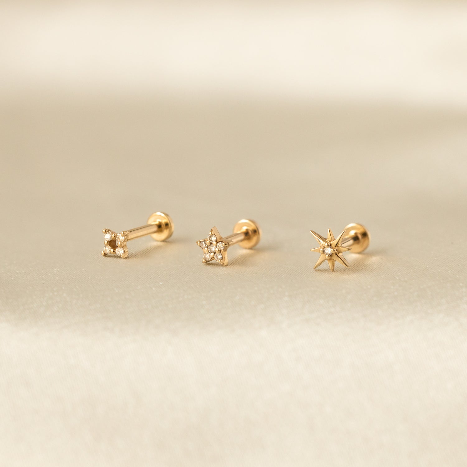 Color:Yellow Gold
Option:Single
Option:Pair