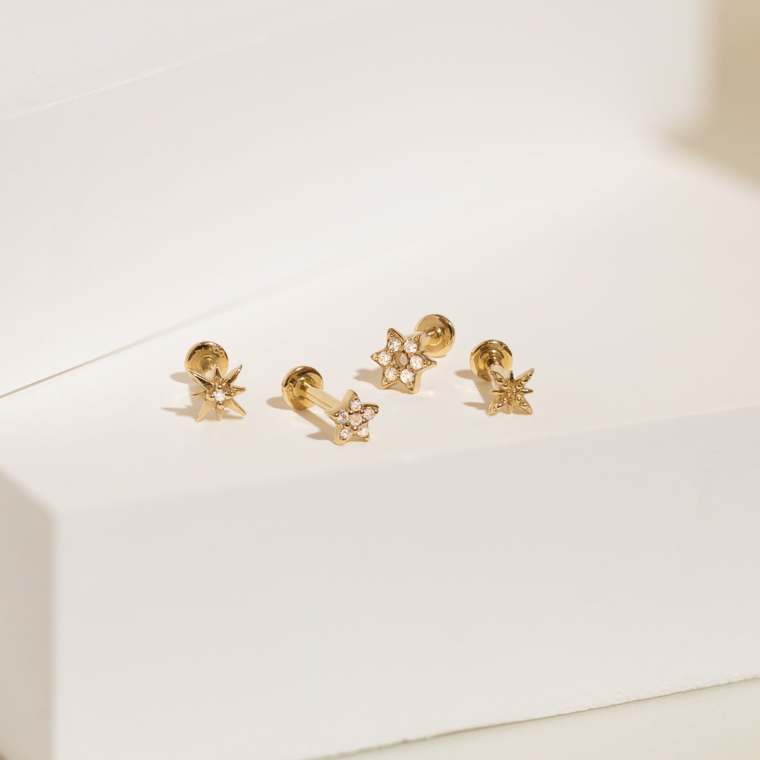 Color:Yellow Gold
Option:Single
Option:Pair