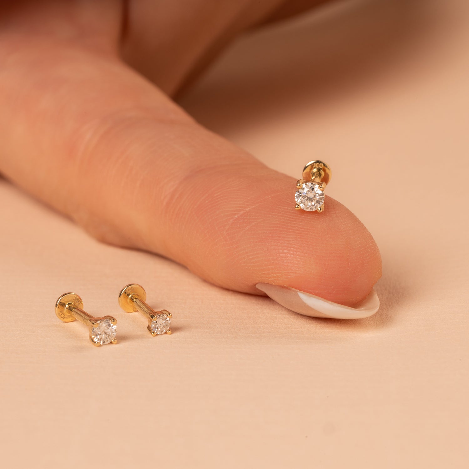 Color:Yellow Gold
Option:Single
Option:Pair