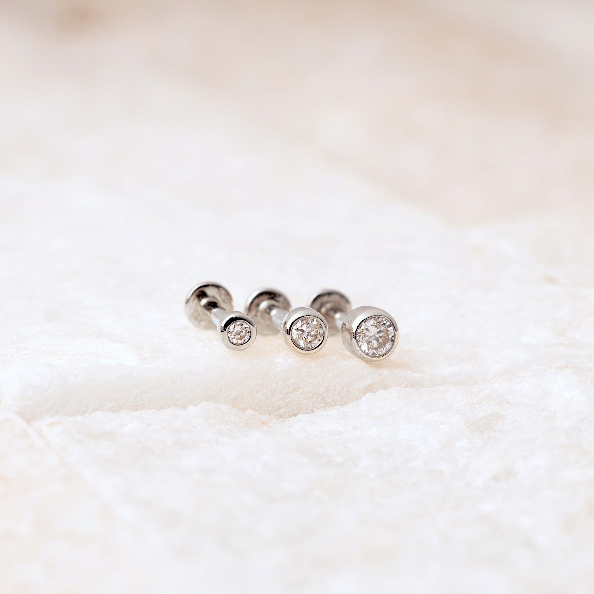 Color:White Gold
Option:Single
Option:Pair