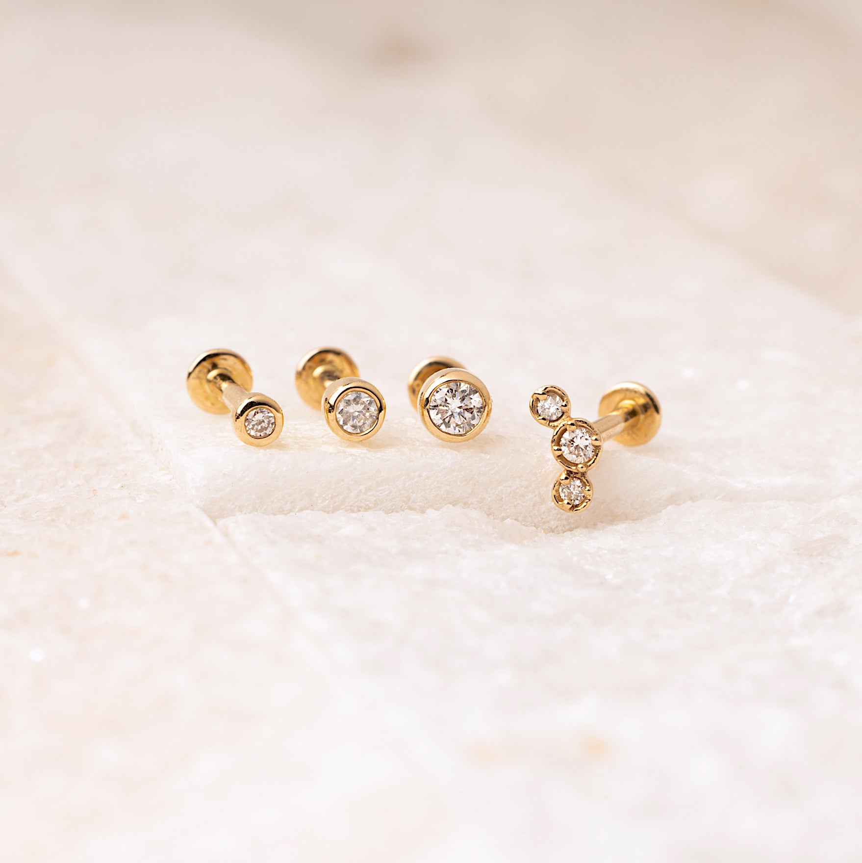 Color:Yellow Gold
Option:Single
Option:Pair