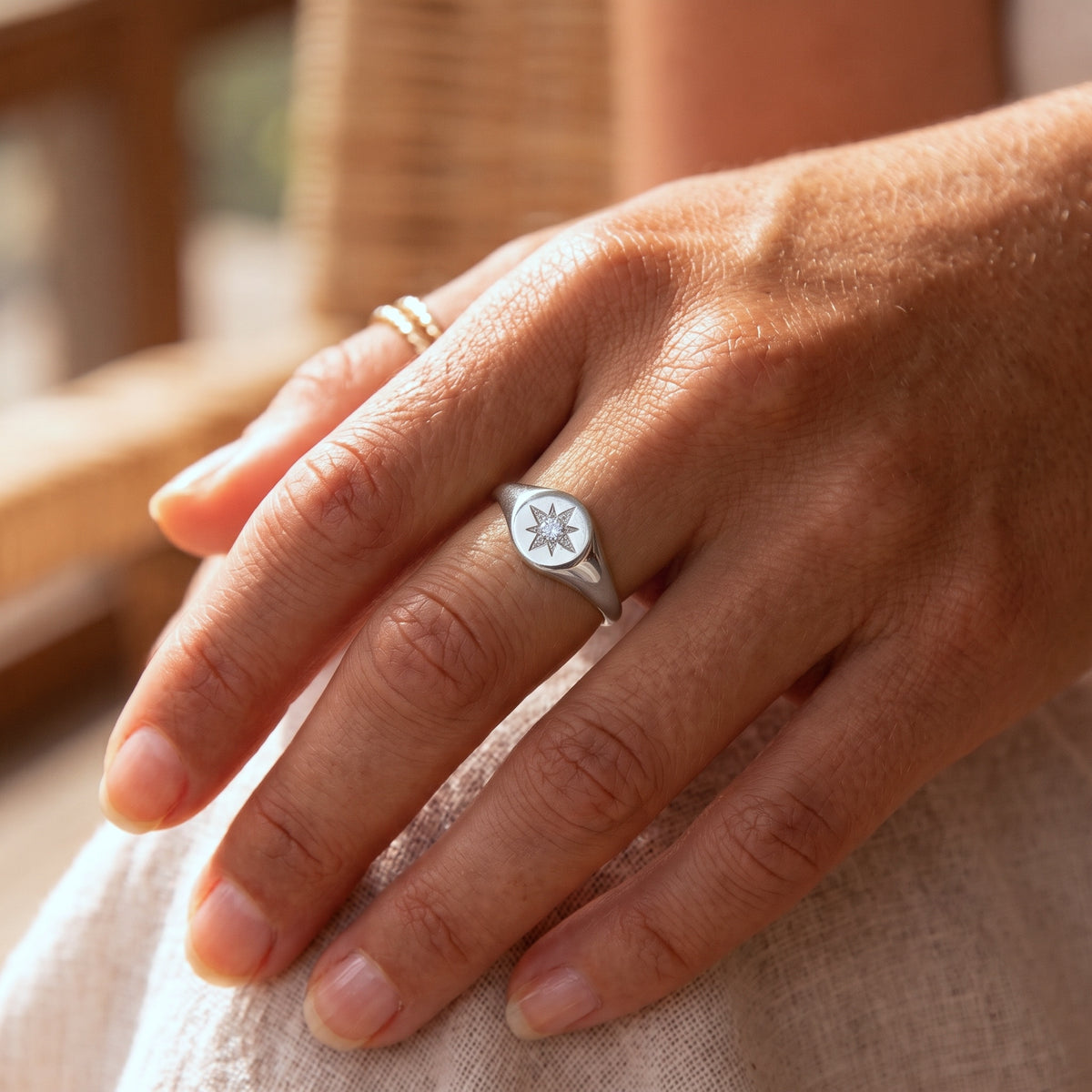 Anello a sigillo stellare in argento