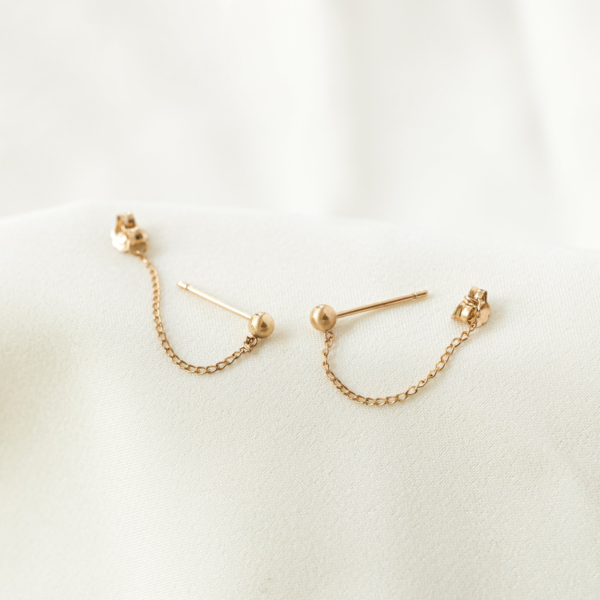 14K Massivt Gult Guld Kuglekæde Ørestikker