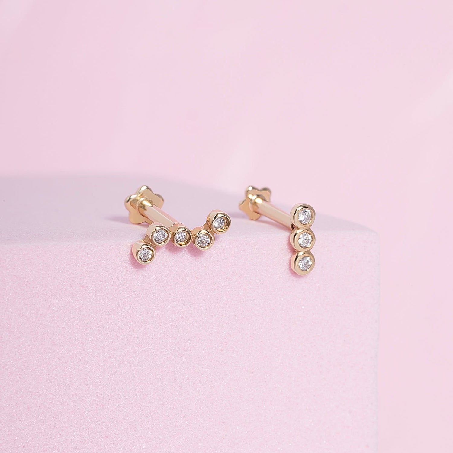 Color:Yellow Gold
Option:Single
Option:Pair