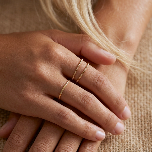 Skinny Twist Ring Gold