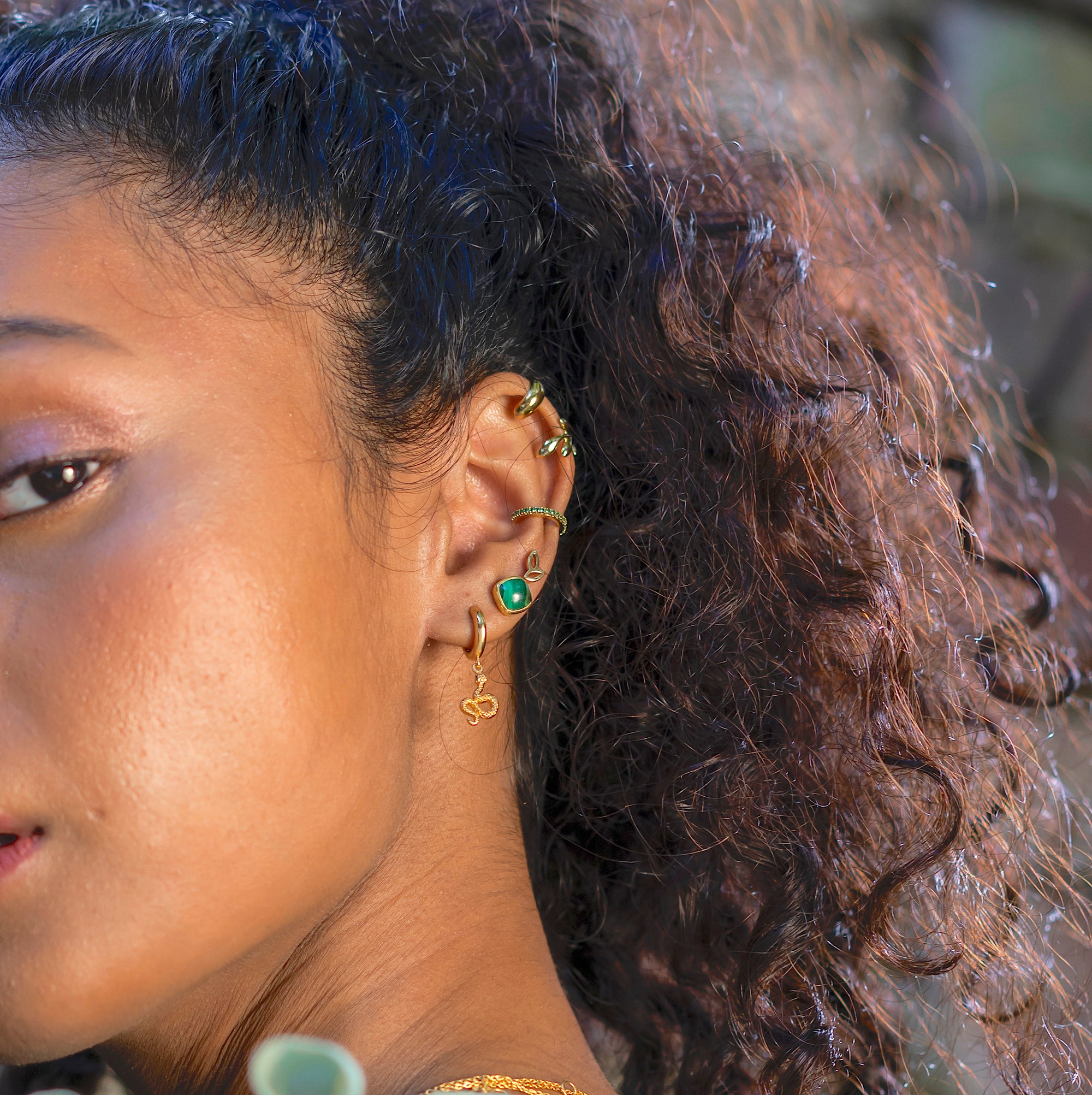 ต่างหูห่วงลายงูมีพื้นผิว