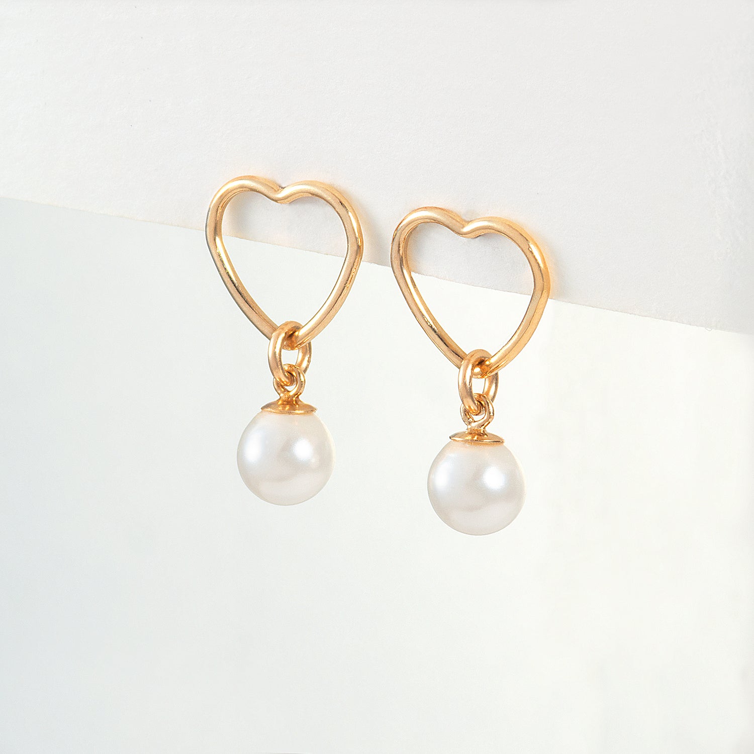 Pearl Open Heart Stud Earrings – J&CO Jewellery