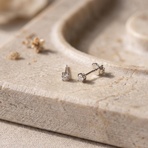Orecchini a bottone mini con diamanti in oro massiccio 14K