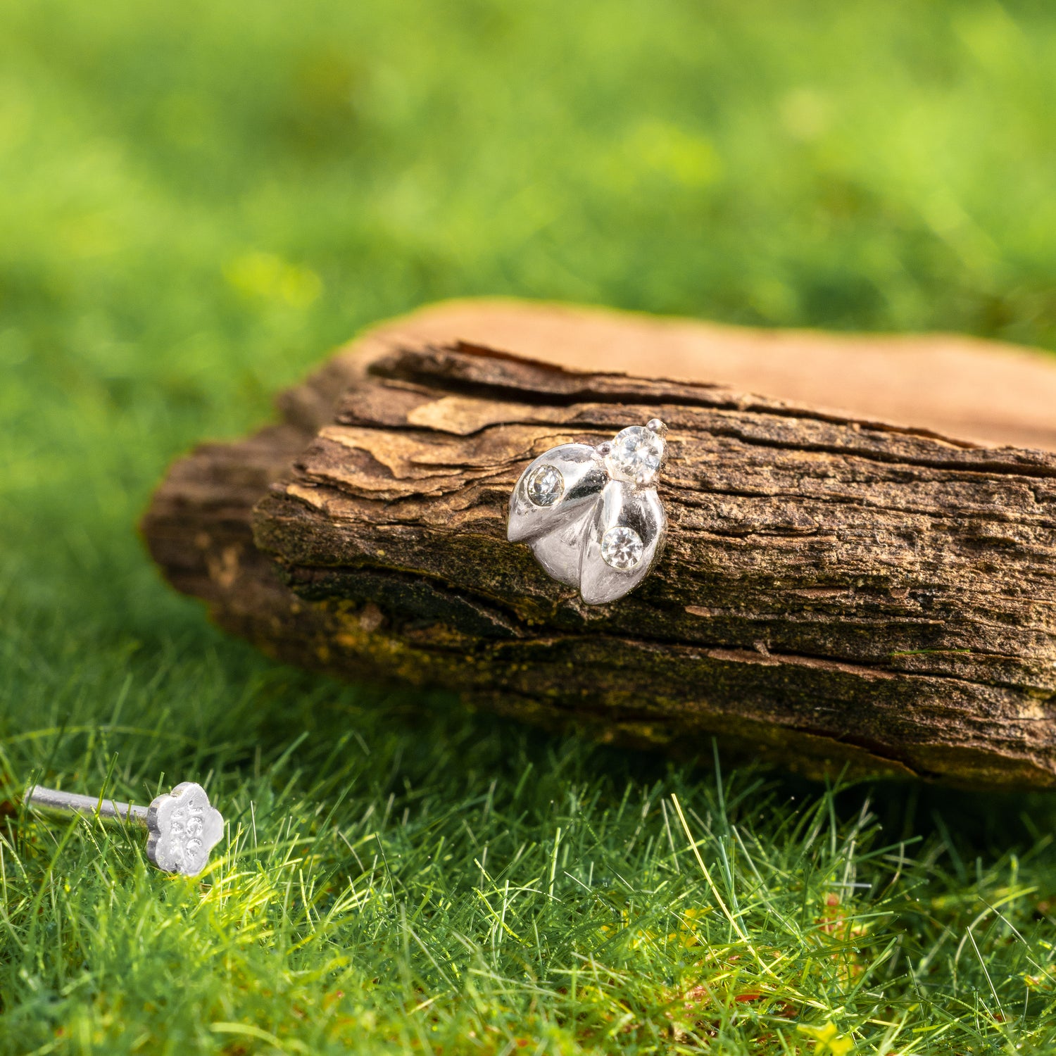 Color:White Gold
Post Length:6.5mm
Post Length:5mm
Post Length:8mm