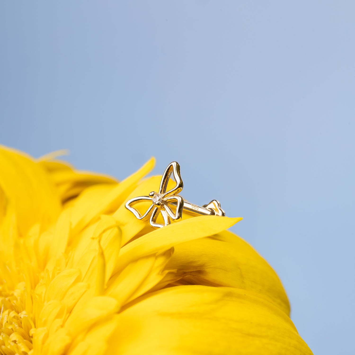 Color:Yellow Gold
Option:Single
Option:Pair