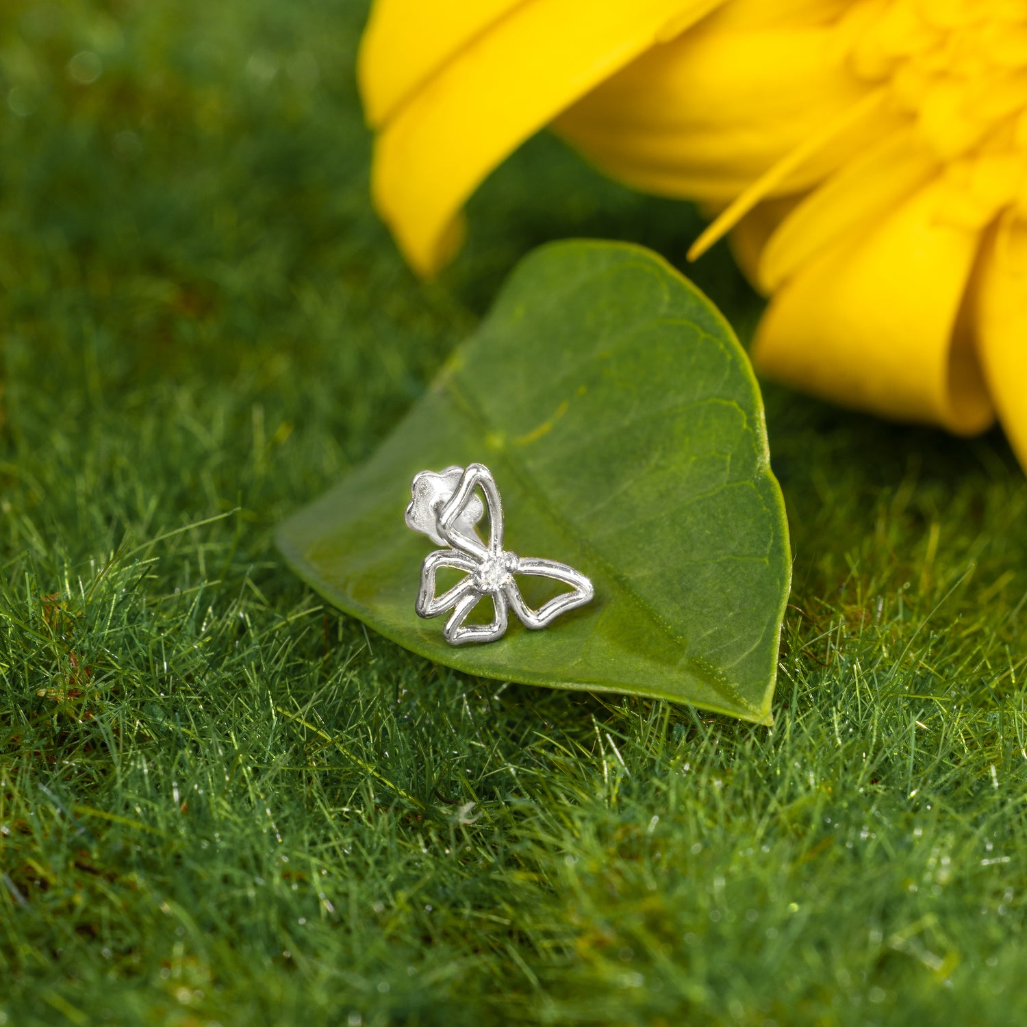 Color:White Gold
Option:Single
Option:Pair