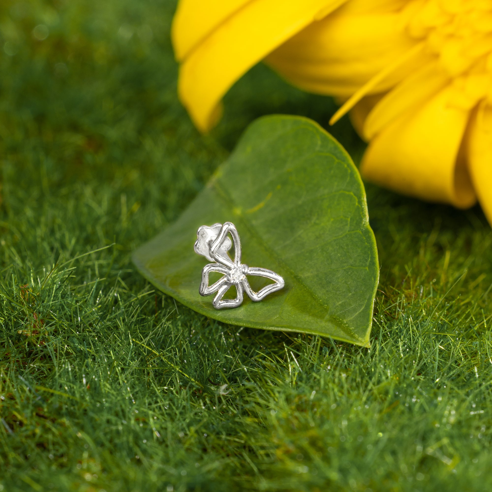 Color:White Gold
Option:Single
Option:Pair