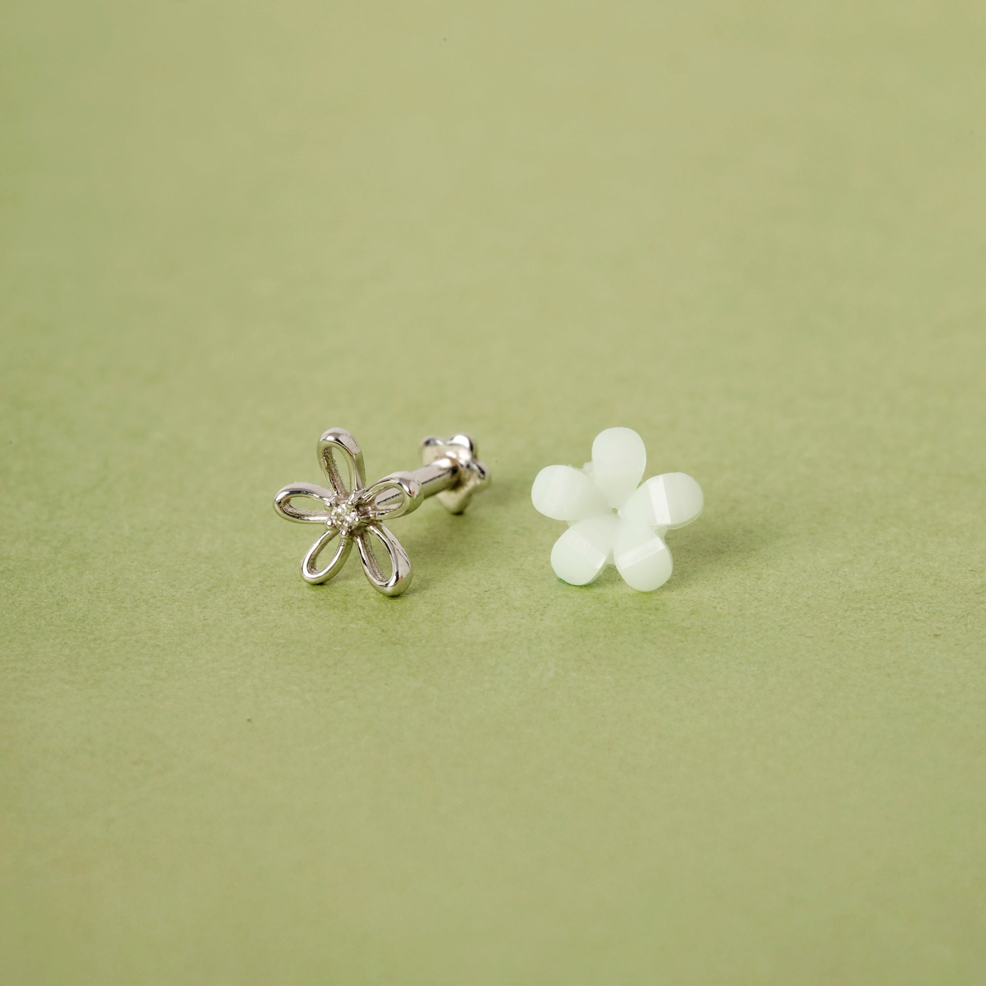 Color:White Gold
Option:Single
Option:Pair