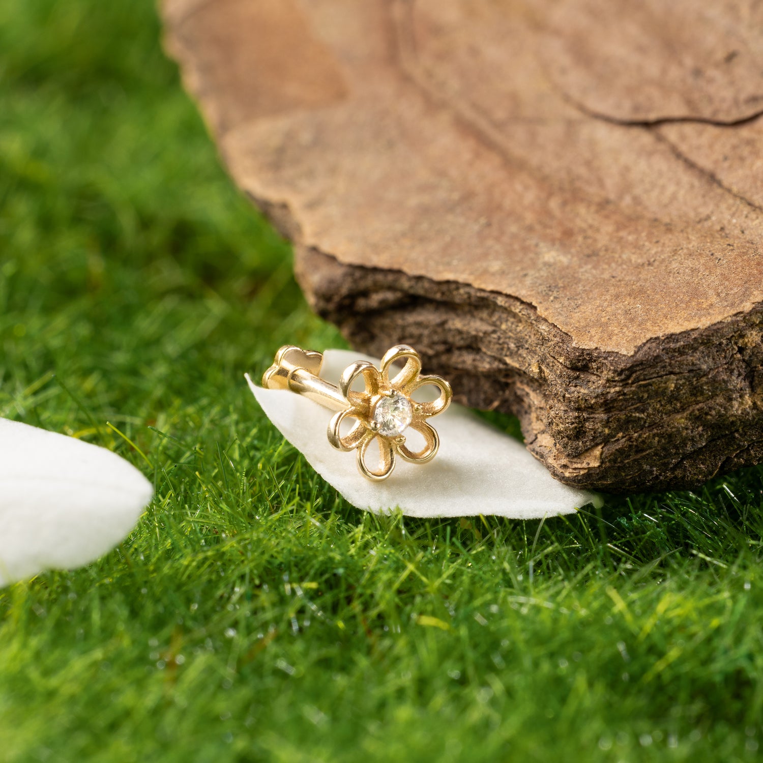 Color:Yellow Gold
Option:Single
Option:Pair