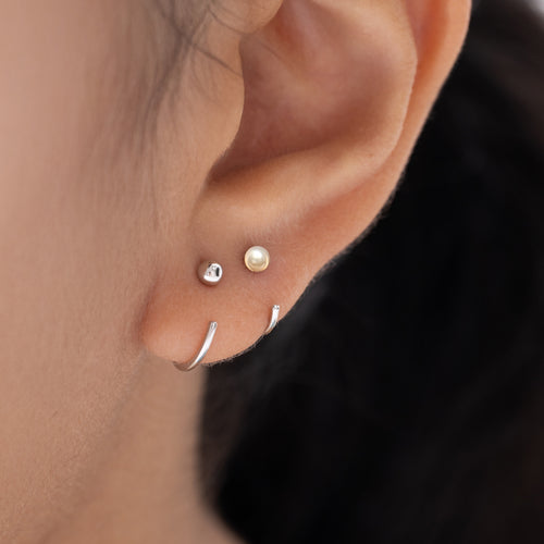 Pearl Huggies Øredobber