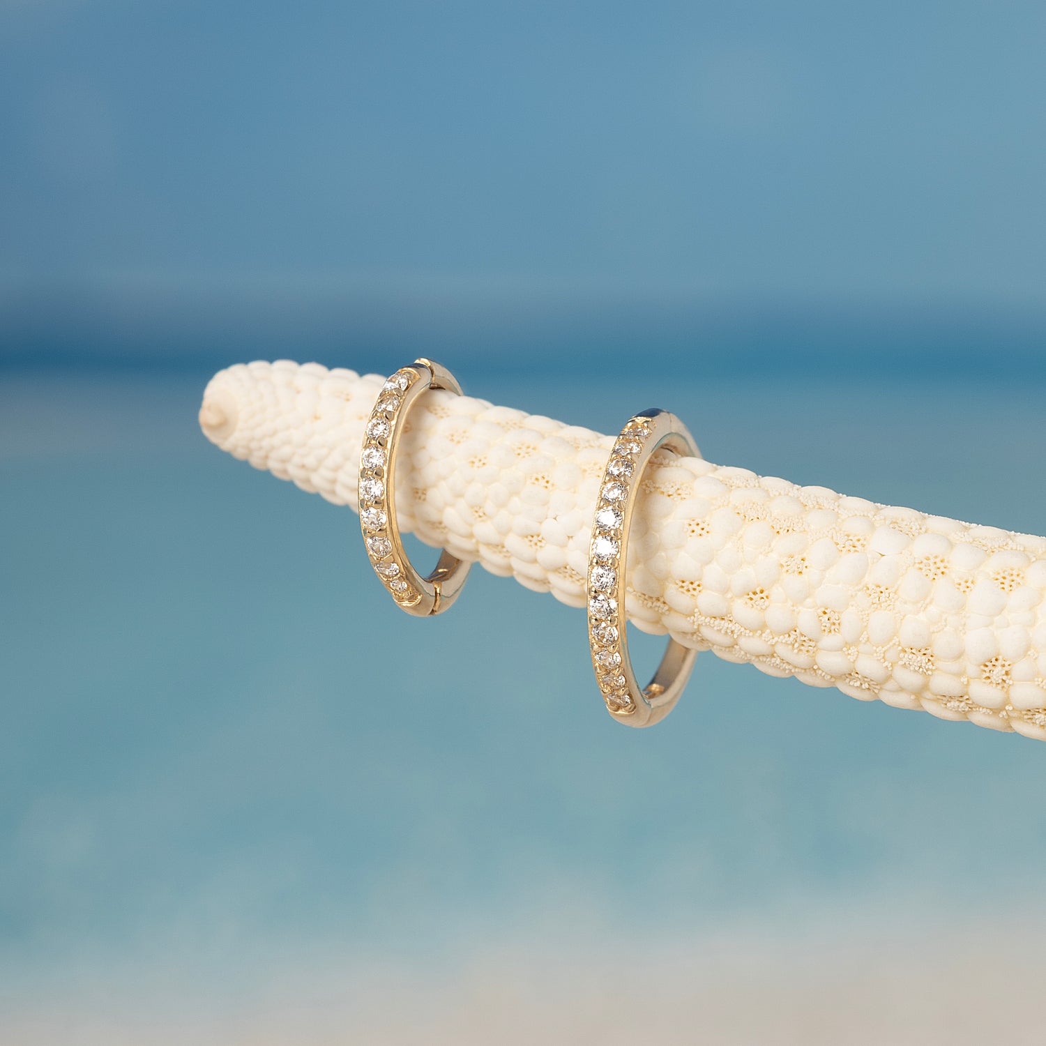 Color:Yellow Gold
Option:Single
Option:Pair