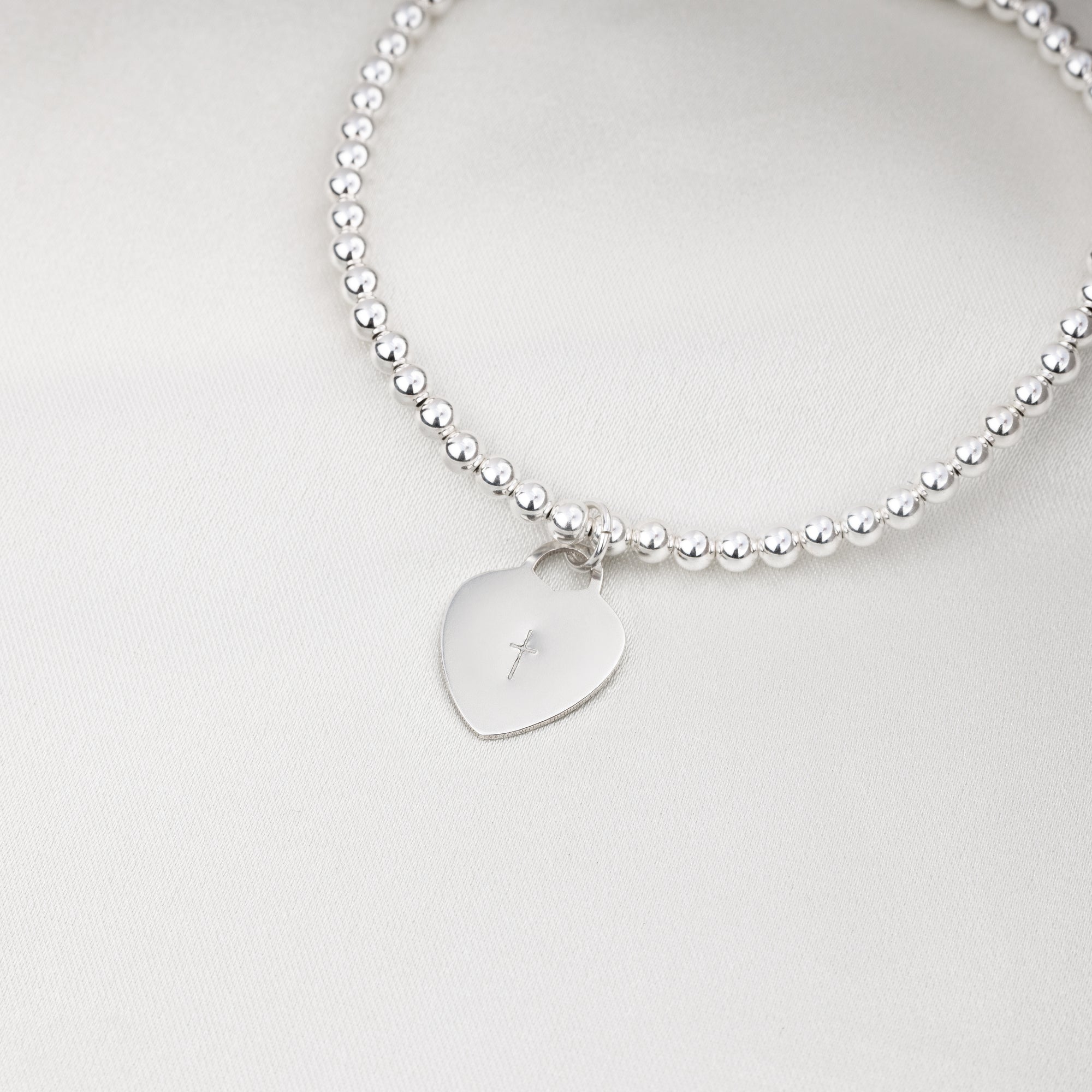 パーソナライズされたハートビーズブレスレット