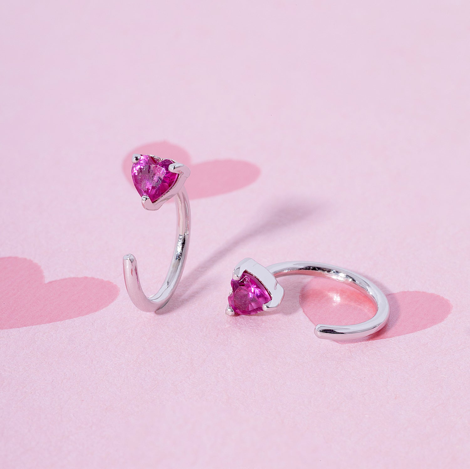 Liten Ruby Heart Huggie