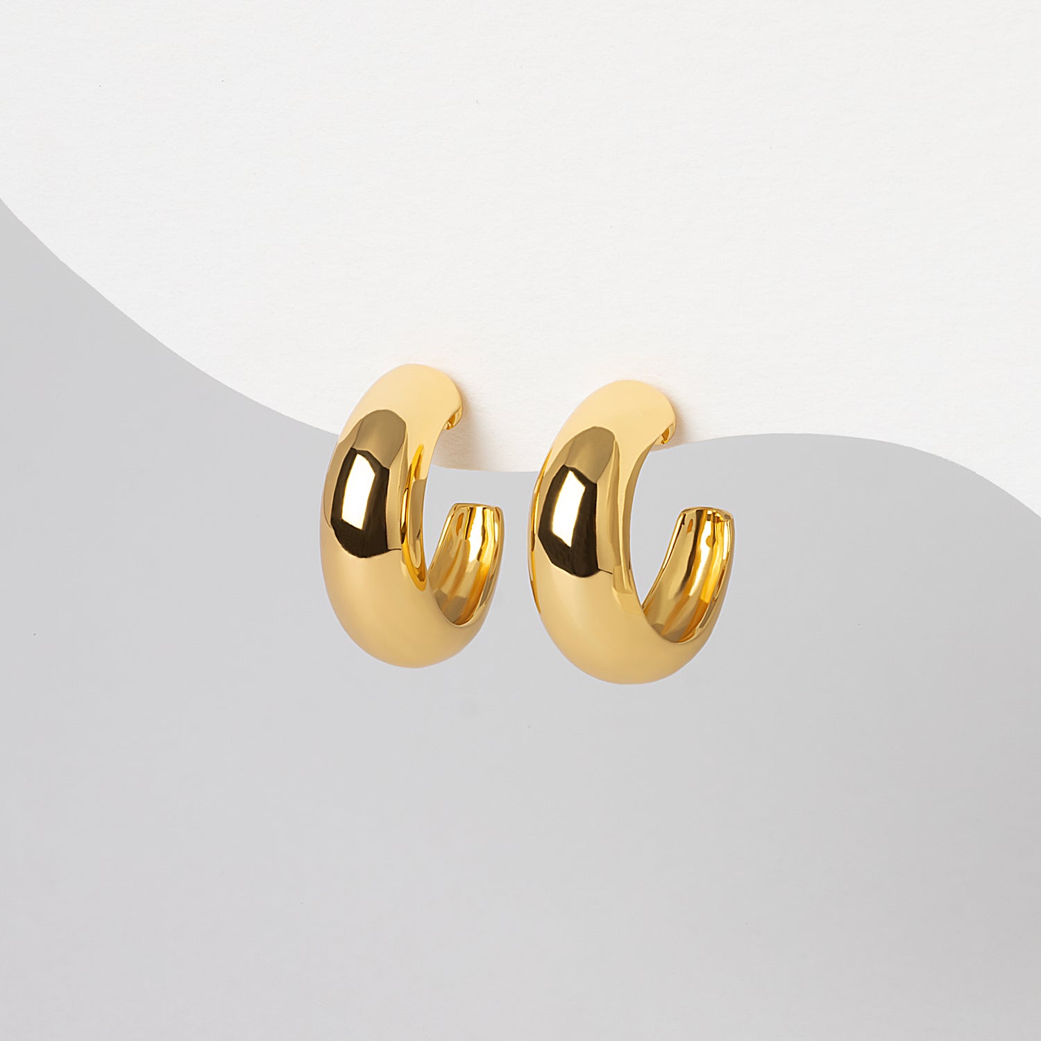 Luna Curve Huggie Hoop Earrings