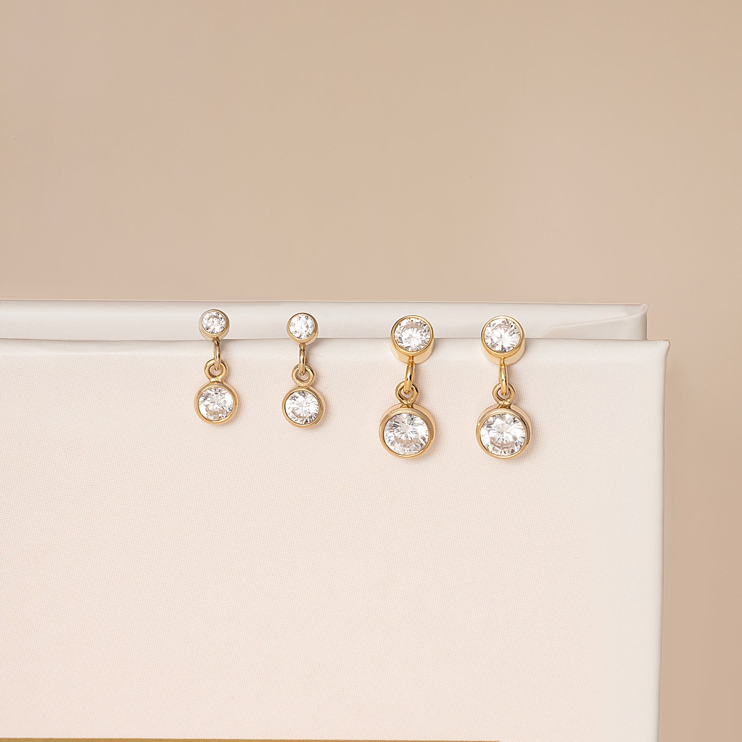 Glowy Double Bezel Stud Earrings