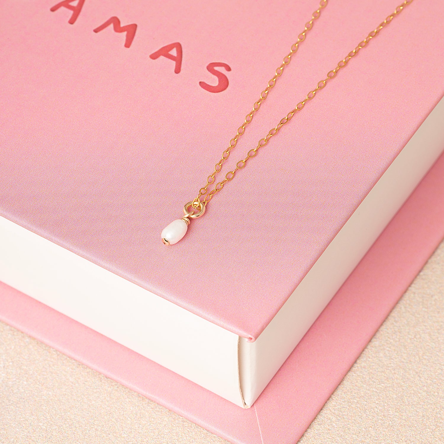 Minimal Water Pearl Necklace