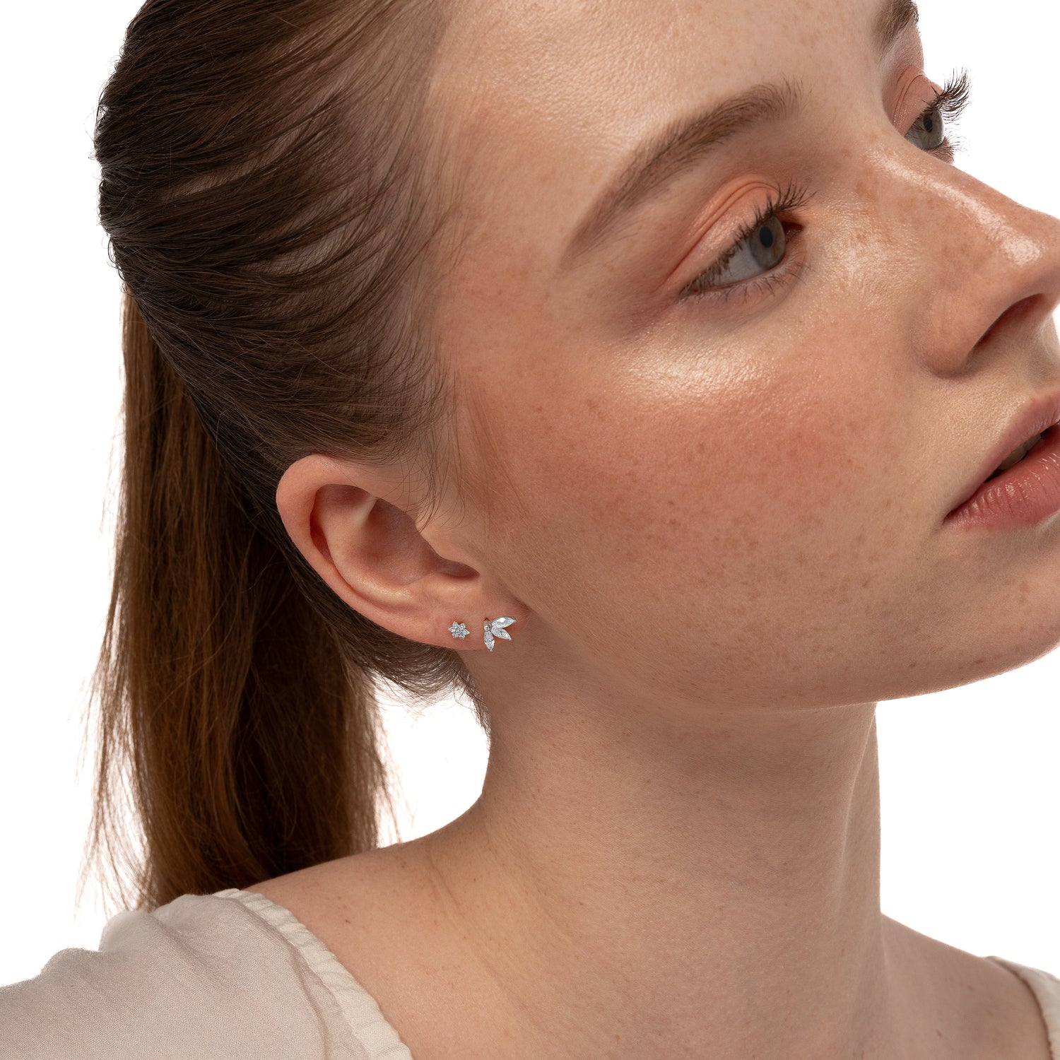 Color:White Gold
Option:Single
Option:Pair