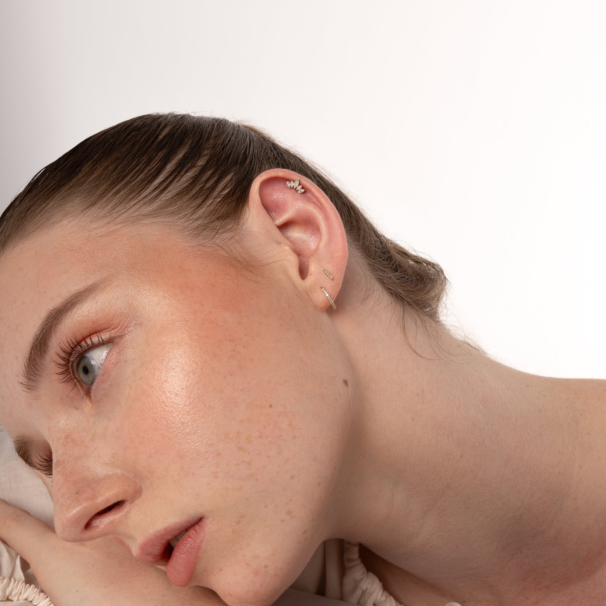 Color:Yellow Gold
Option:Single
Option:Pair