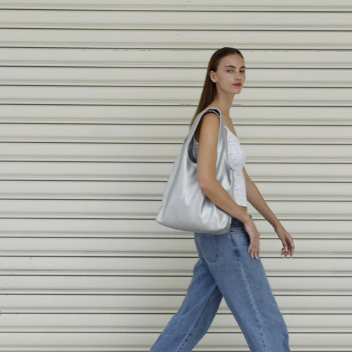 Silberne Leder-Shopper-Tasche