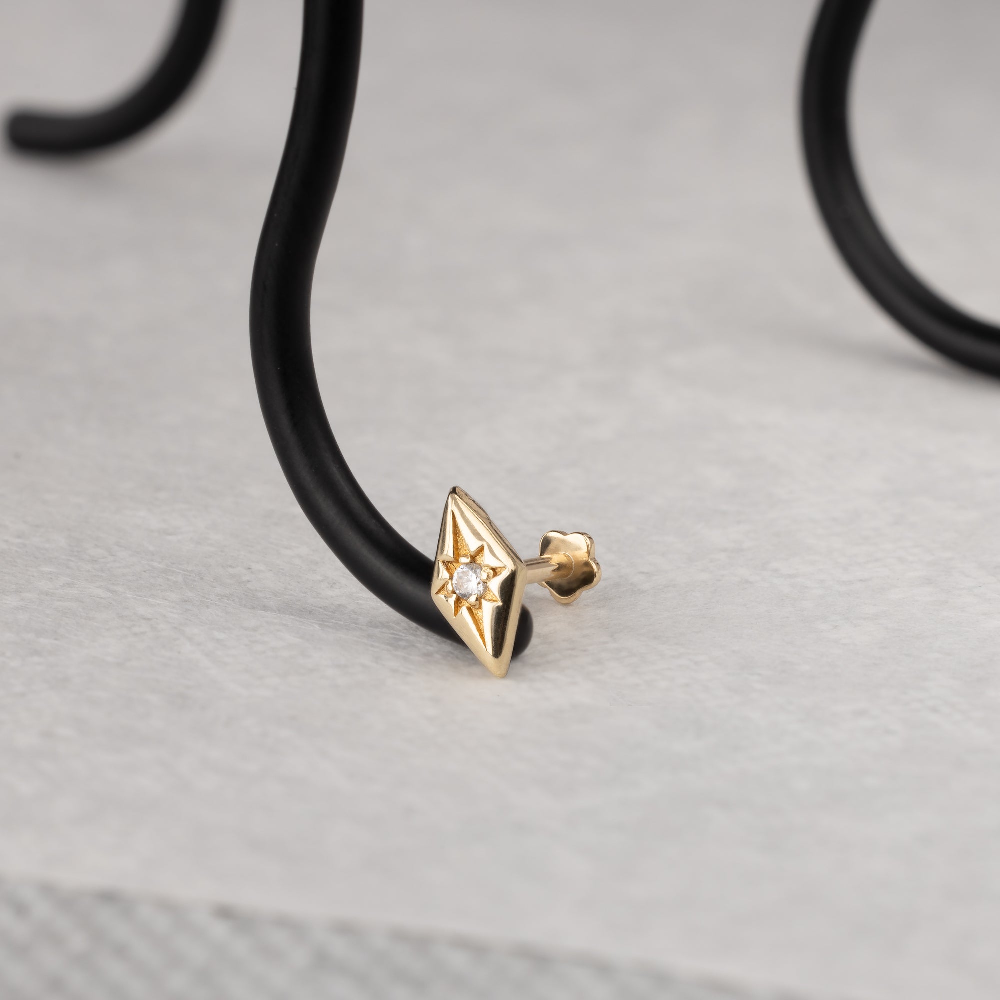 Color:Yellow Gold
Option:Single
Option:Pair