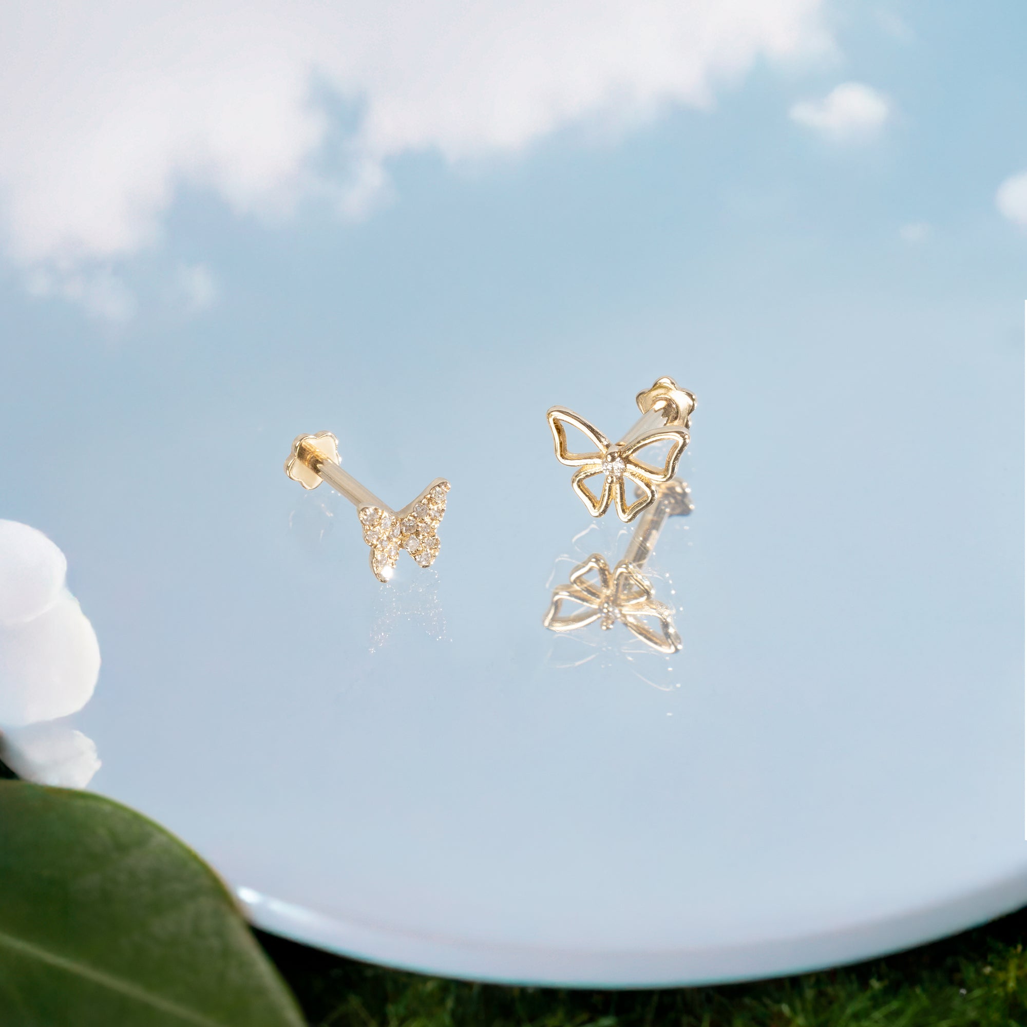 Color:Yellow Gold
Option:Single
Option:Pair