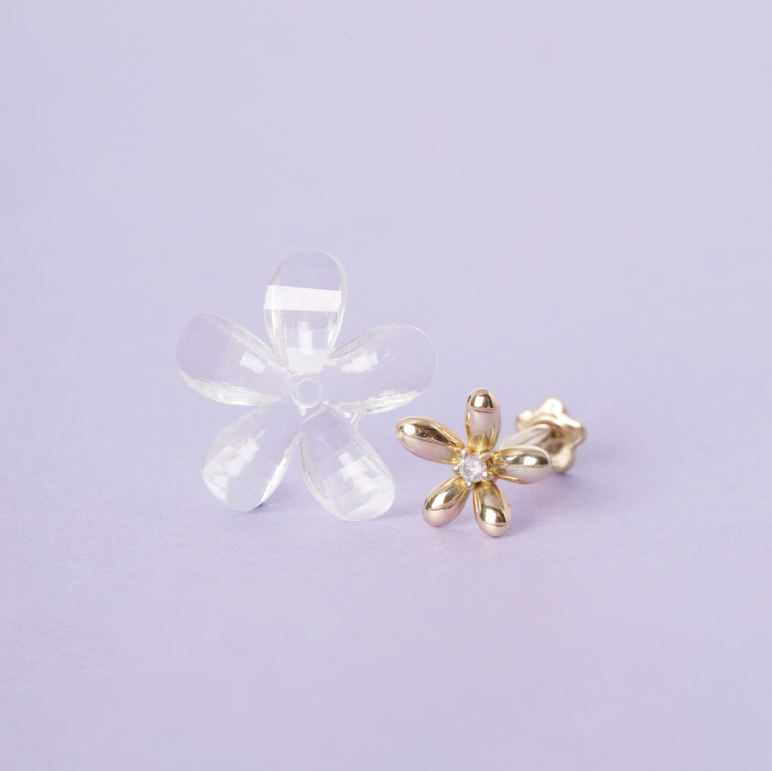 14K Massivt Guld Floraison Diamant Flatback Örhänge