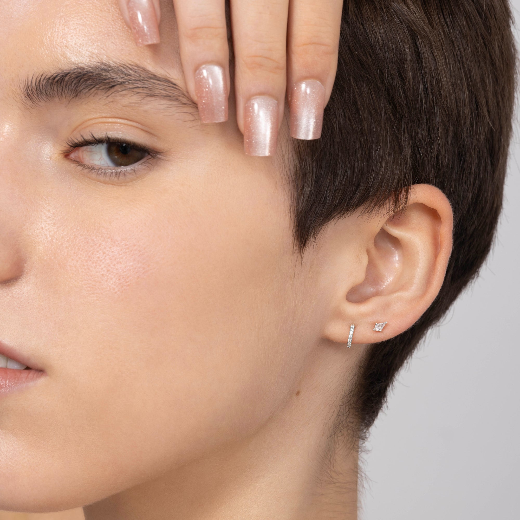 Color:White Gold
Option:Single
Option:Pair