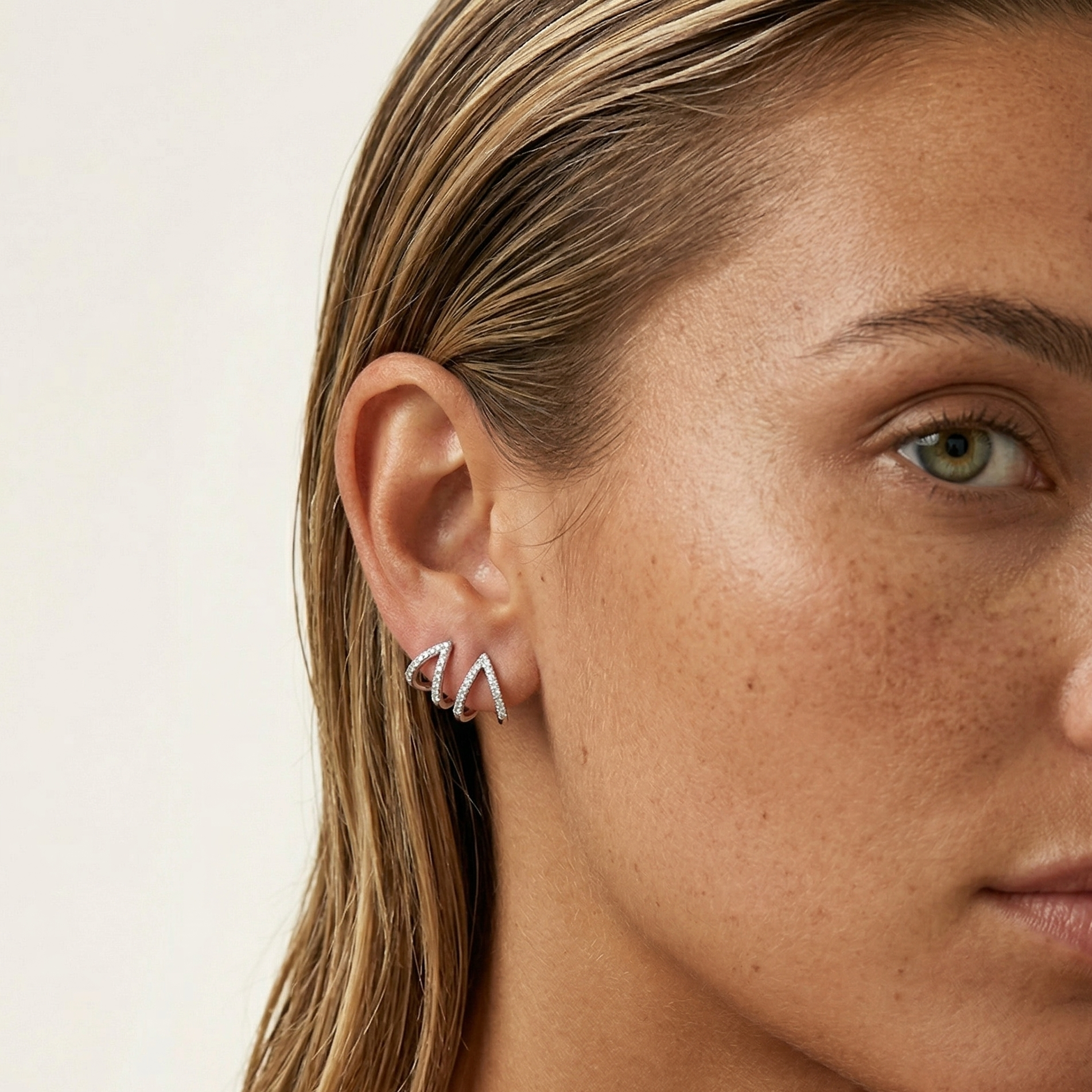 双重闪耀铺钻耳钉