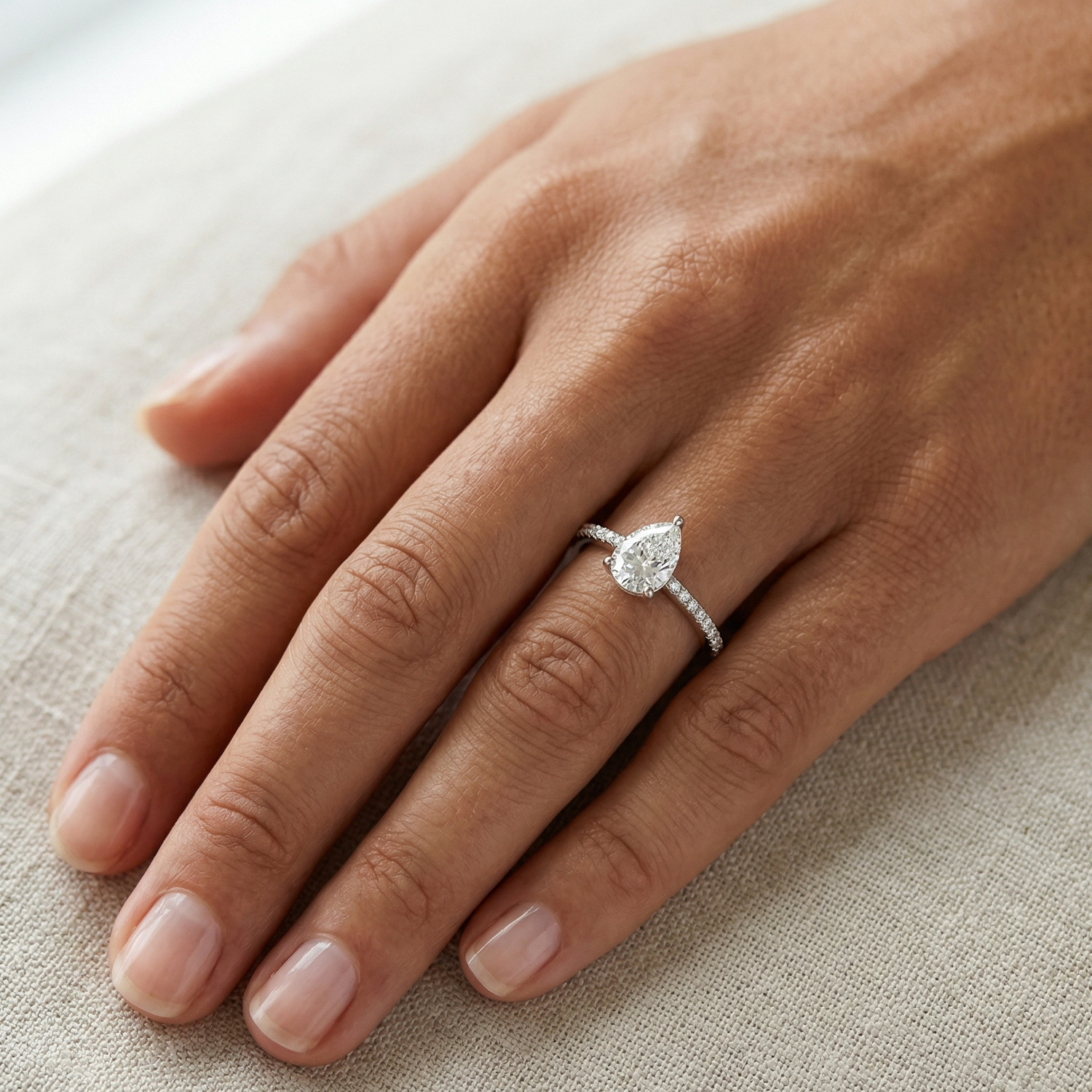 泪滴镶嵌戒指 银色