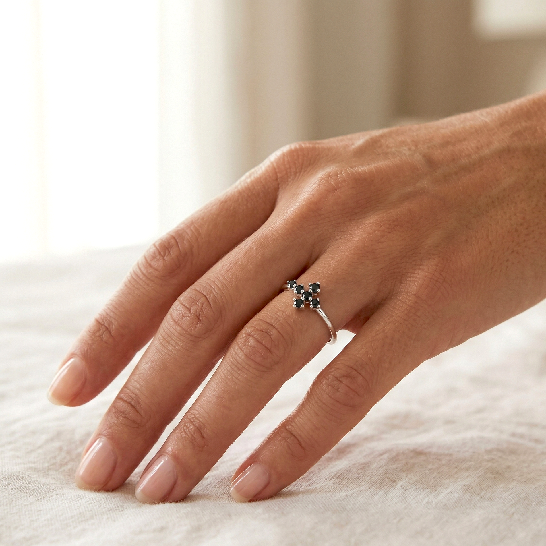 Orecchini A Perno In Argento Sterling Con Zirconia Cubica Orecchini A Perno In Argento Sterling Con Zirconia Cubica