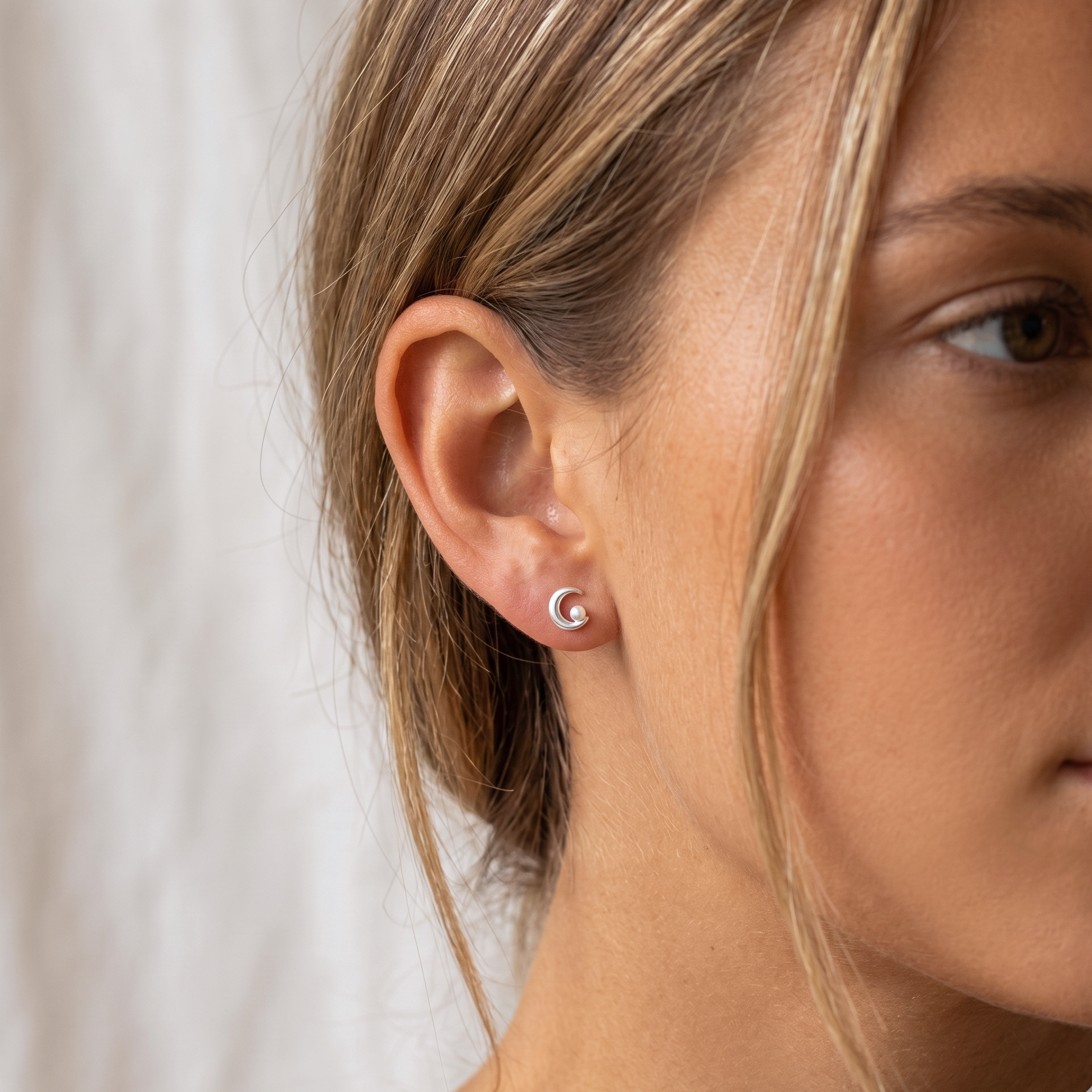 Anting Tindik Bulan
